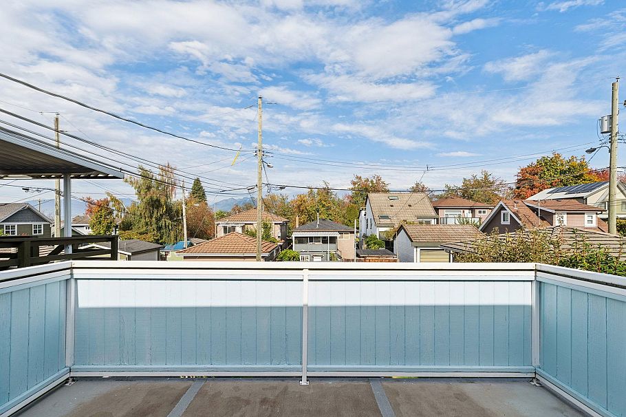 3129 E 23 Avenue Vancouver, BC - 29