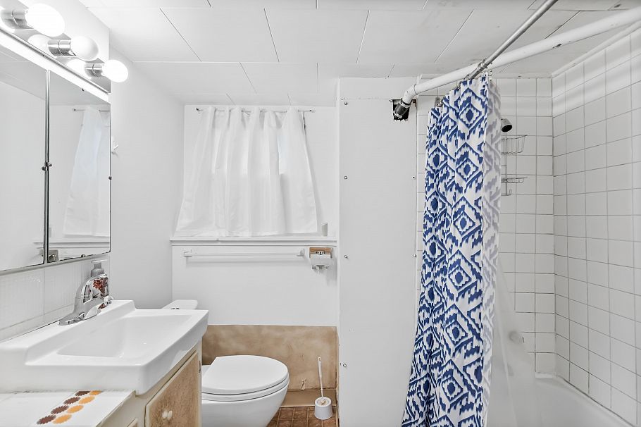 2846 W 8th Avenue Vancouver, BC - 26