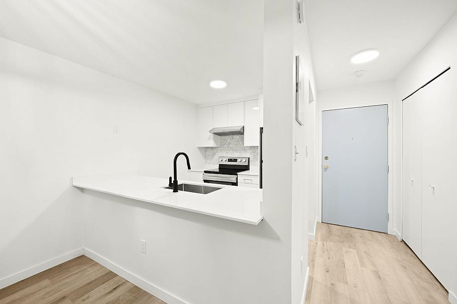 207 360 E 2nd Street North Vancouver, BC - 10