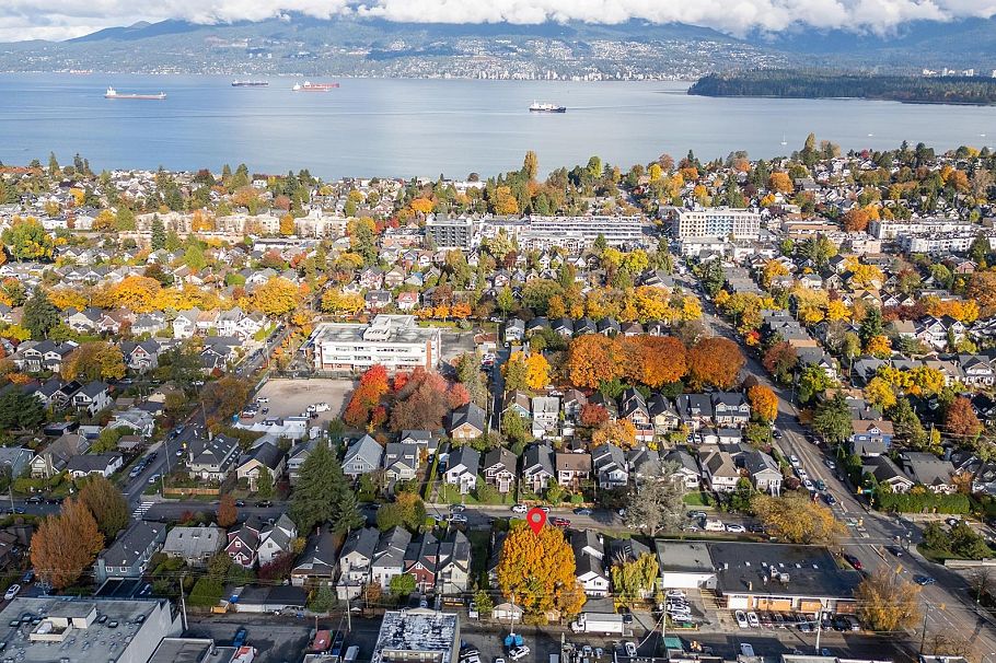 2846 W 8th Avenue Vancouver, BC - 38