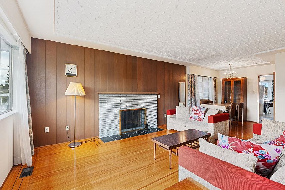 3129 E 23 Avenue Vancouver, BC - 5