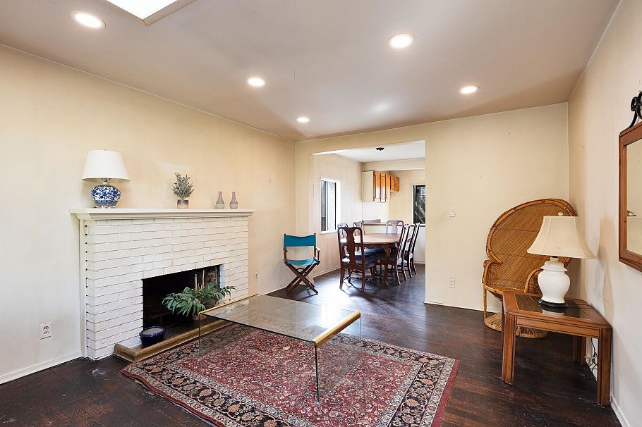 445 W Queens Road North Vancouver, BC - 8