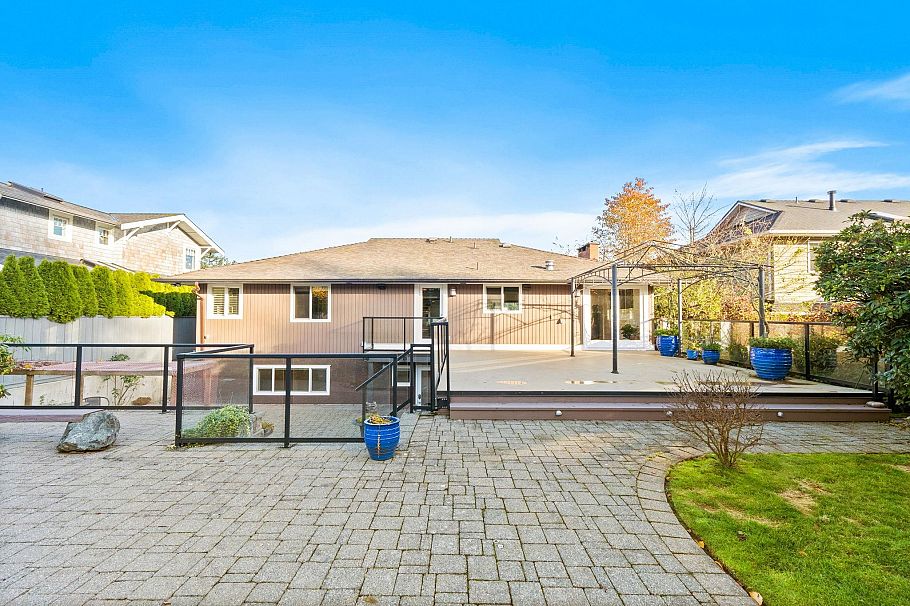 463 Beachview Drive North Vancouver, BC - 33