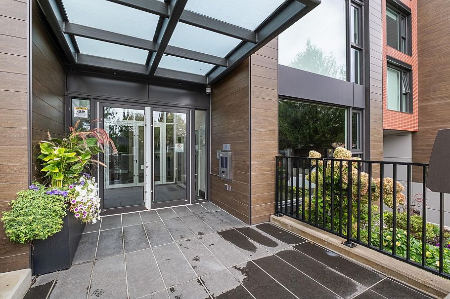 305 1571 W 57th Avenue Vancouver, BC - 4