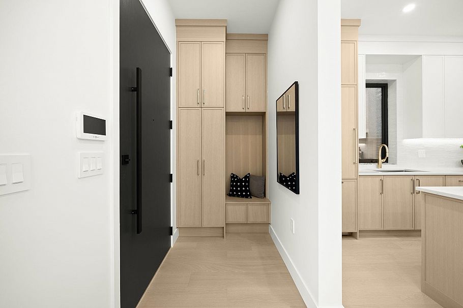 1095 E 14th Avenue Vancouver, BC - 9