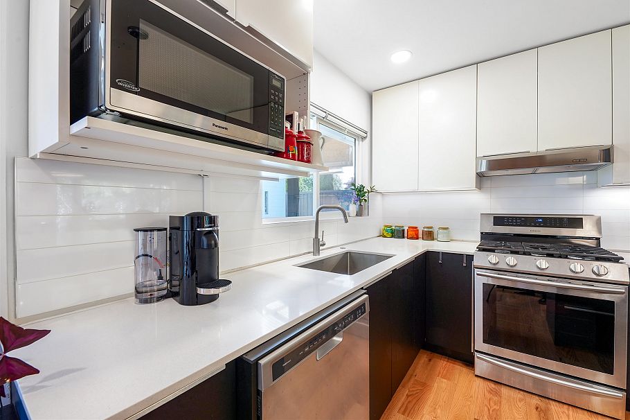 1287 W 15th Street North Vancouver, BC - 11