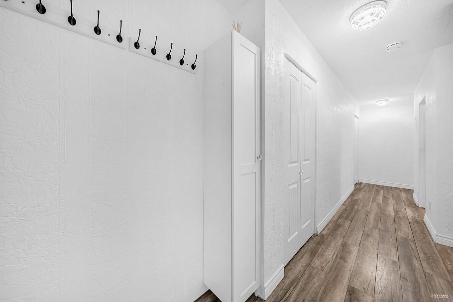 704 555 W 28th Street North Vancouver, BC - 10