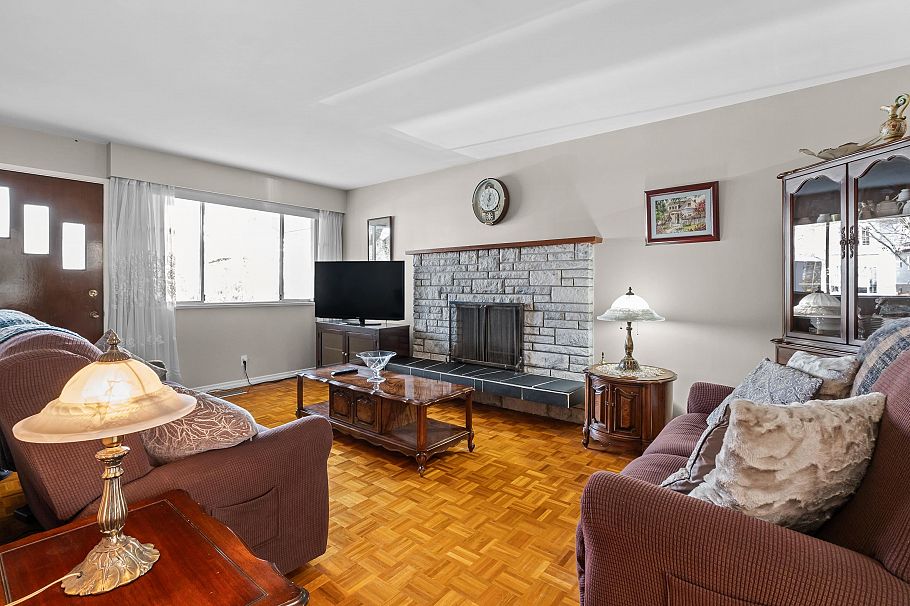 2240 E 6th Avenue Vancouver, BC - 4