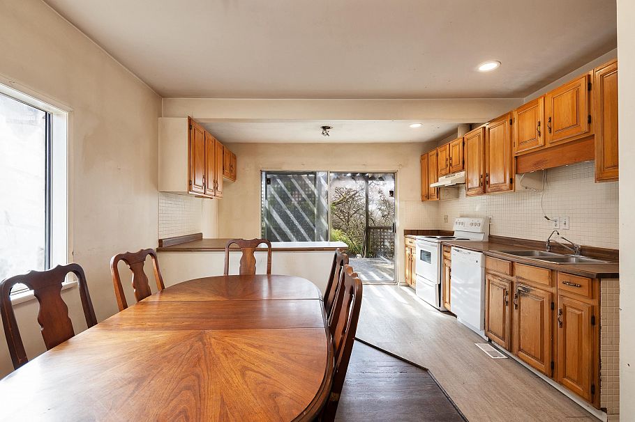 445 W Queens Road North Vancouver, BC - 13