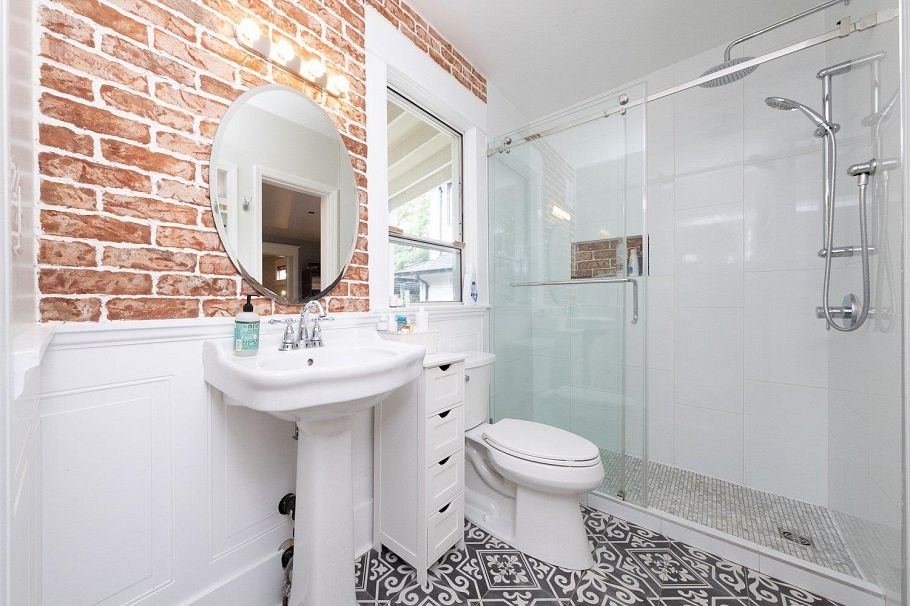 1449 E 10th Avenue Vancouver, BC - 10