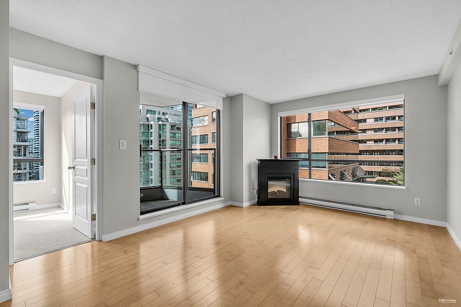 1608 1189 Howe Street Vancouver, BC - 1