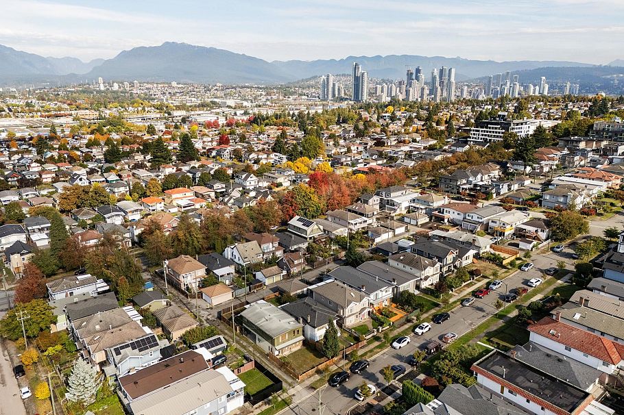 3129 E 23 Avenue Vancouver, BC - 37