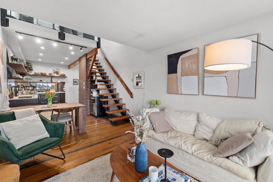 311 251 W 4th Street North Vancouver, BC - 4