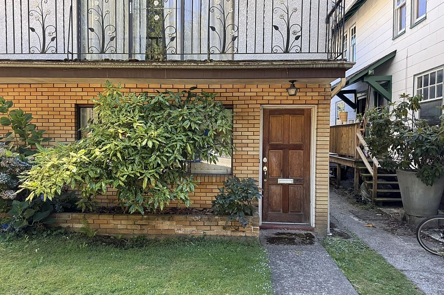 1346 E 2nd Avenue Vancouver, BC - 3