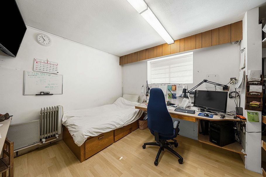 4561 Manor Street Vancouver, BC - 35