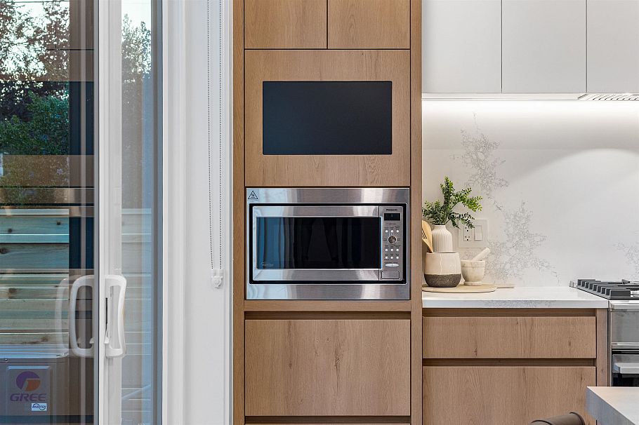 1 2435 Napier Street Vancouver, BC - 5