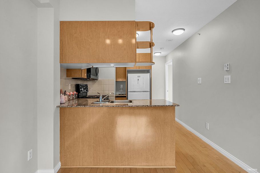 1608 1189 Howe Street Vancouver, BC - 10