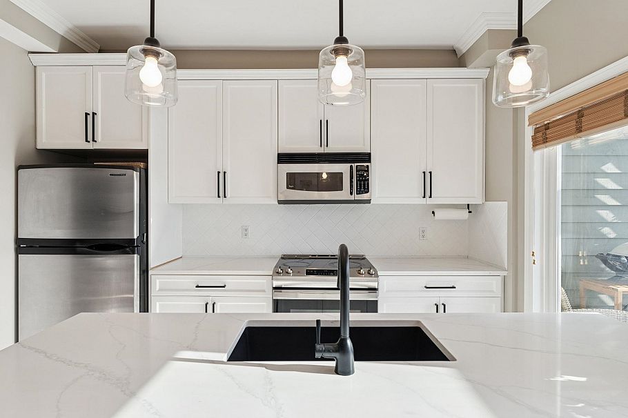 333 E Keith Road North Vancouver, BC - 9