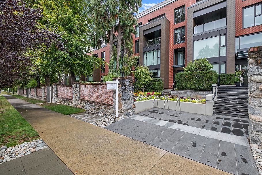 305 1571 W 57th Avenue Vancouver, BC - 1