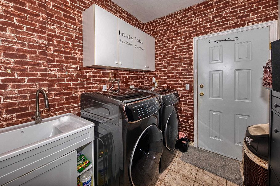 826 E 13th Street North Vancouver, BC - 17