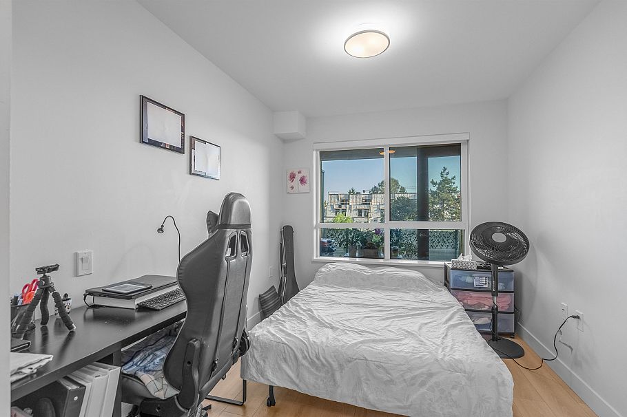 406 1519 Crown Street North Vancouver, BC - 14