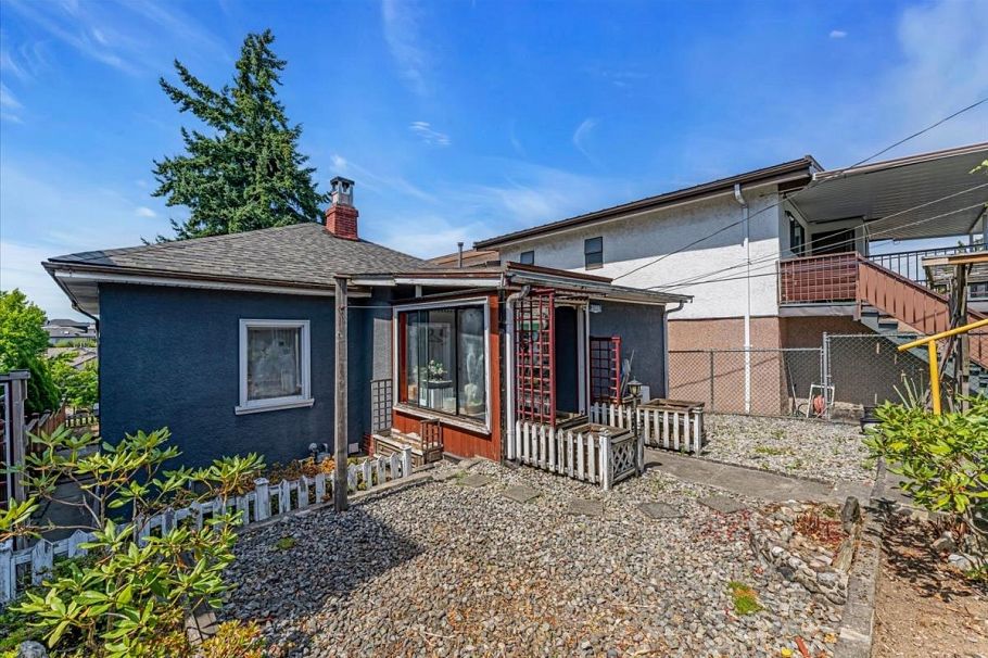2168 Renfrew Street Vancouver, BC - 26