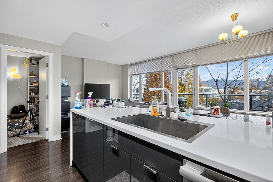 210 1777 W 7th Avenue Vancouver, BC - 9