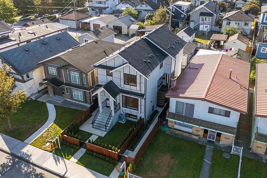 1 2658 Dundas Street Vancouver, BC - 4