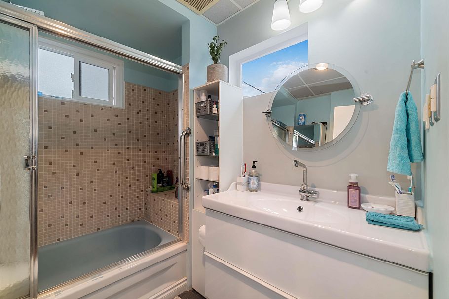 2235 East 52nd Avenue Vancouver, BC - 16