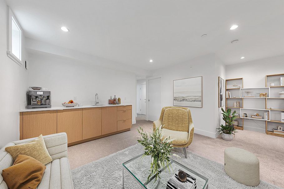 2431 W Broadway Street Vancouver, BC - 33