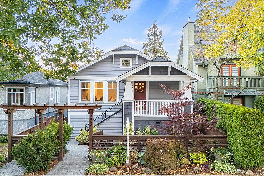 2058 E 5th Avenue Vancouver, BC - 21