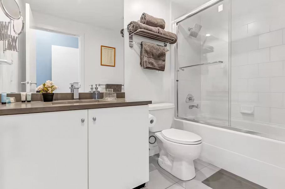 302 1238 Burrard Street Vancouver, BC - 18