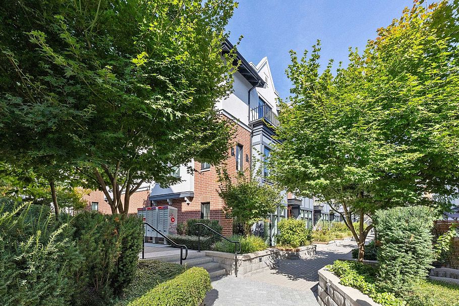 134 2070 Curling Road North Vancouver, BC - 4