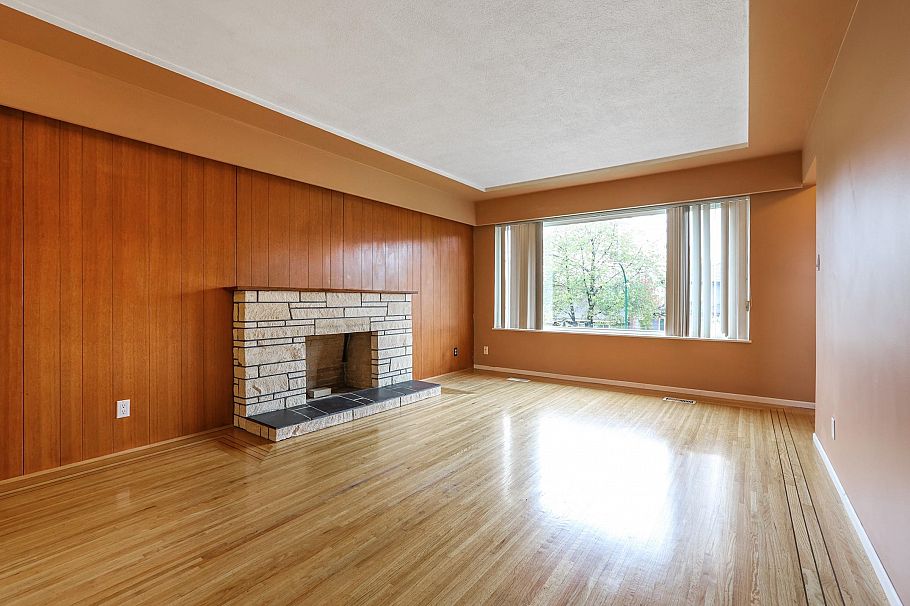 2431 E 12th Avenue Vancouver, BC - 4