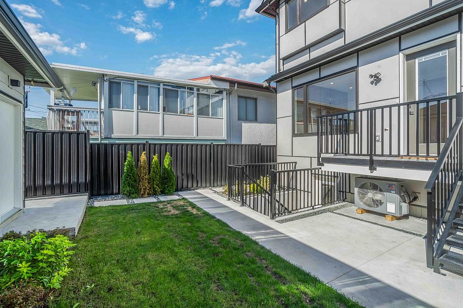 2 2658 Dundas Street Vancouver, BC - 8