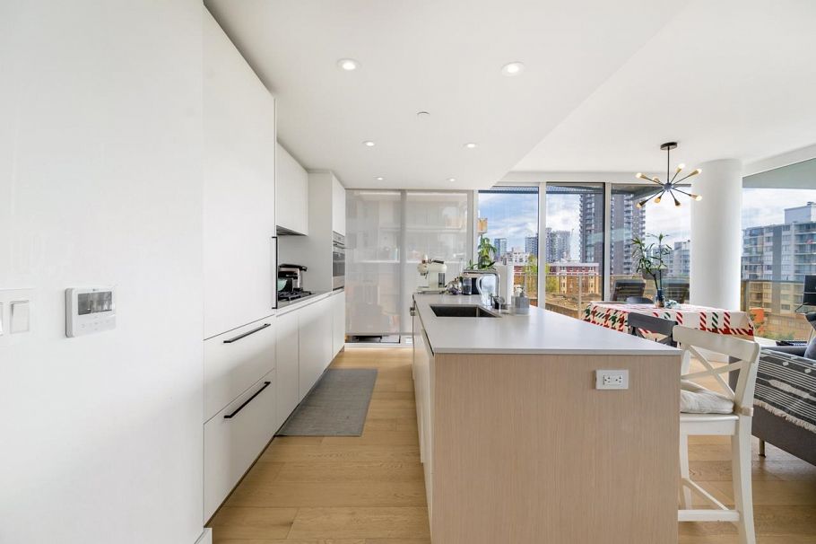 901 1180 Broughton Street Vancouver, BC - 3