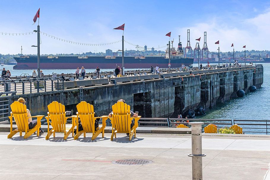 206 250 W 1st Street North Vancouver, BC - 1