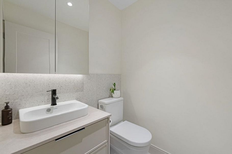 27 632 E 3rd Street North Vancouver, BC - 15