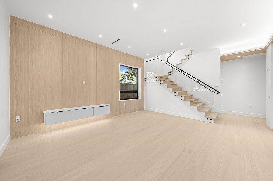 3904 W 23rd Avenue Vancouver, BC - 2