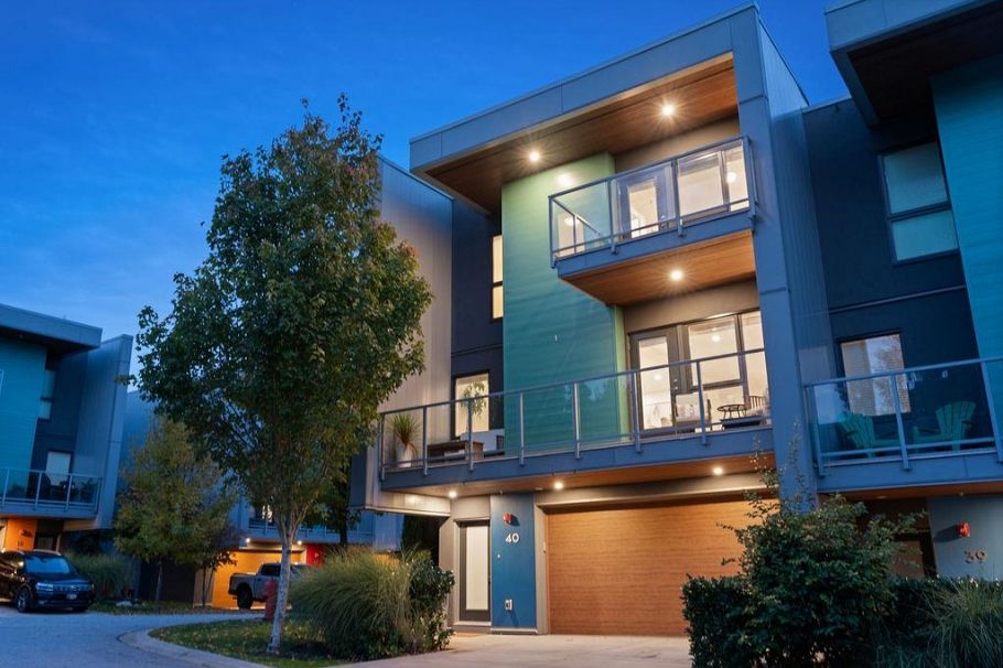 40 3596 Salal Drive North Vancouver, BC - 29