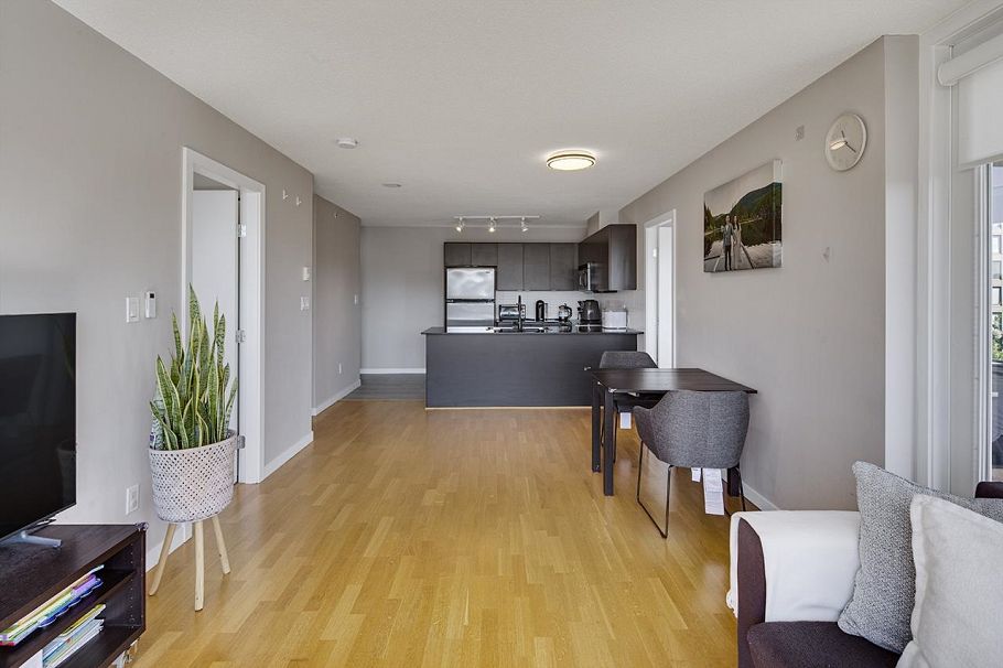 806 4178 Dawson Street Burnaby, BC - 9