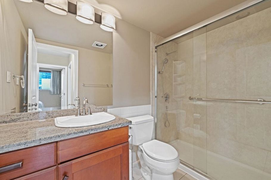 801 114 W Keith Road North Vancouver, BC - 15