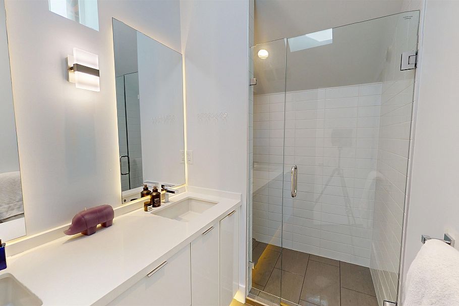 2073 E Pender Street Vancouver, BC - 24