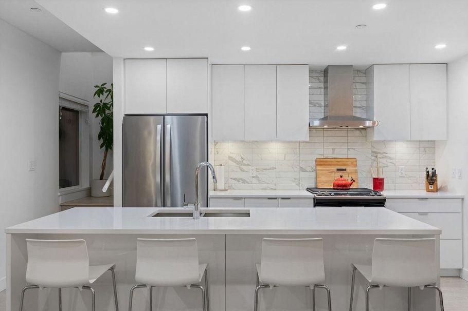 40 3596 Salal Drive North Vancouver, BC - 10