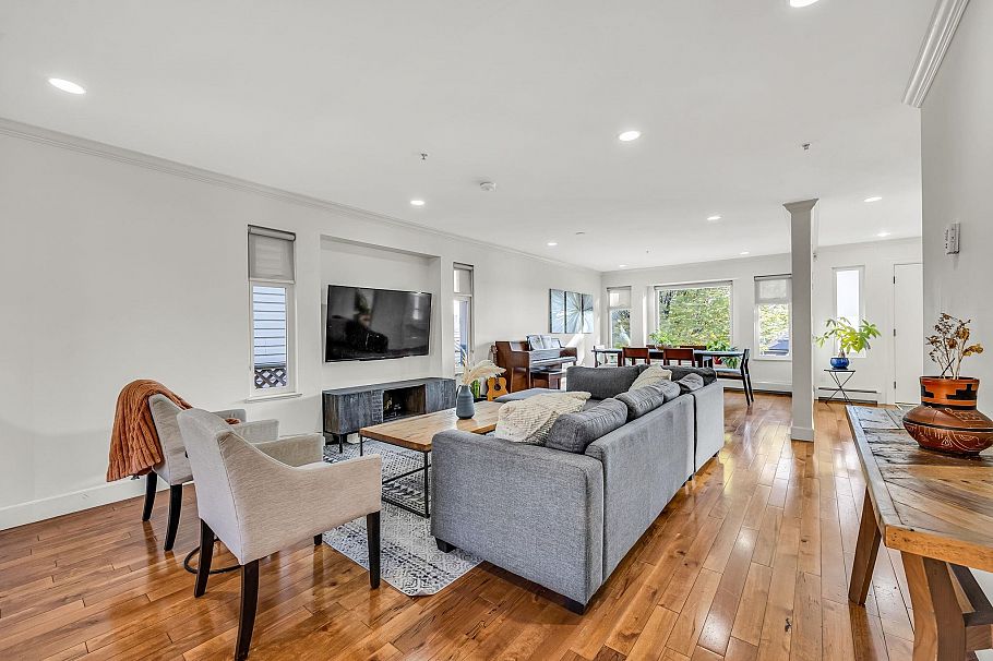 3191 E 8th Avenue Vancouver, BC - 23