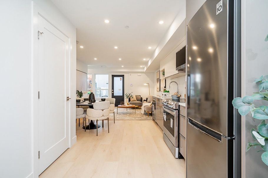 2 434 E 1st Street North Vancouver, BC - 30