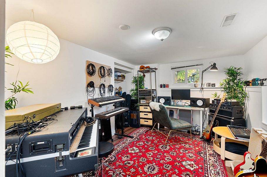 831 E 38th Avenue Vancouver, BC - 29