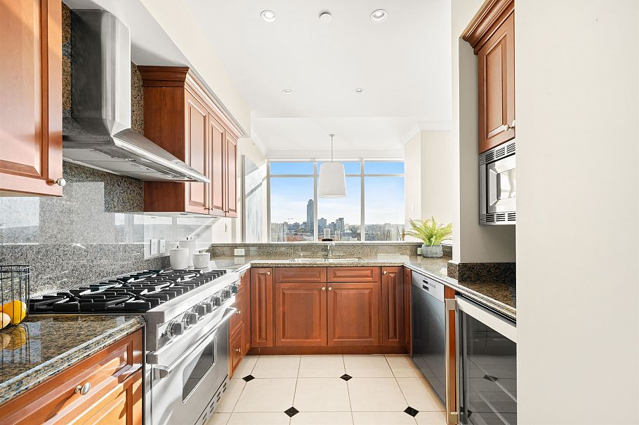 2002 1515 Homer Mews Vancouver, BC - 4