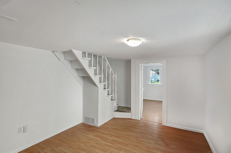 2336 45 Avenue Vancouver, BC - 24