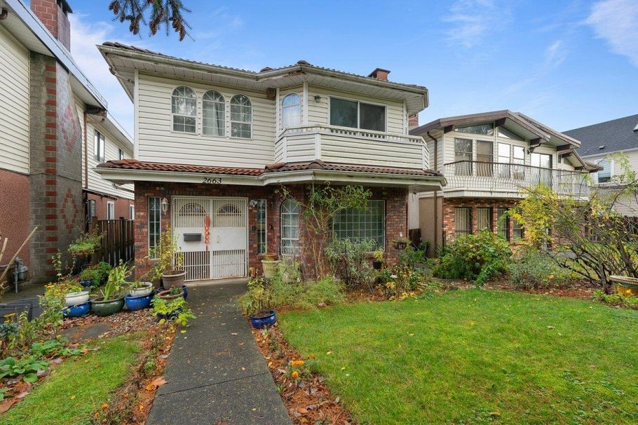 2663 E 41st Avenue Vancouver, BC - 1